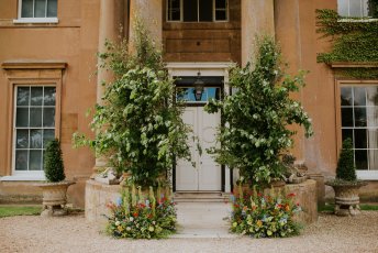 0007 Matthew Oliver Wedding Planners 344X230