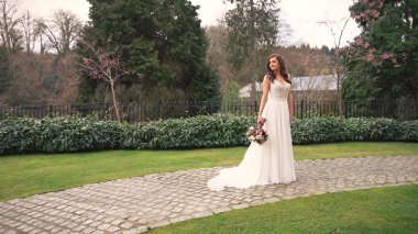 Cross Basket Castle Wedding Video02 380X213