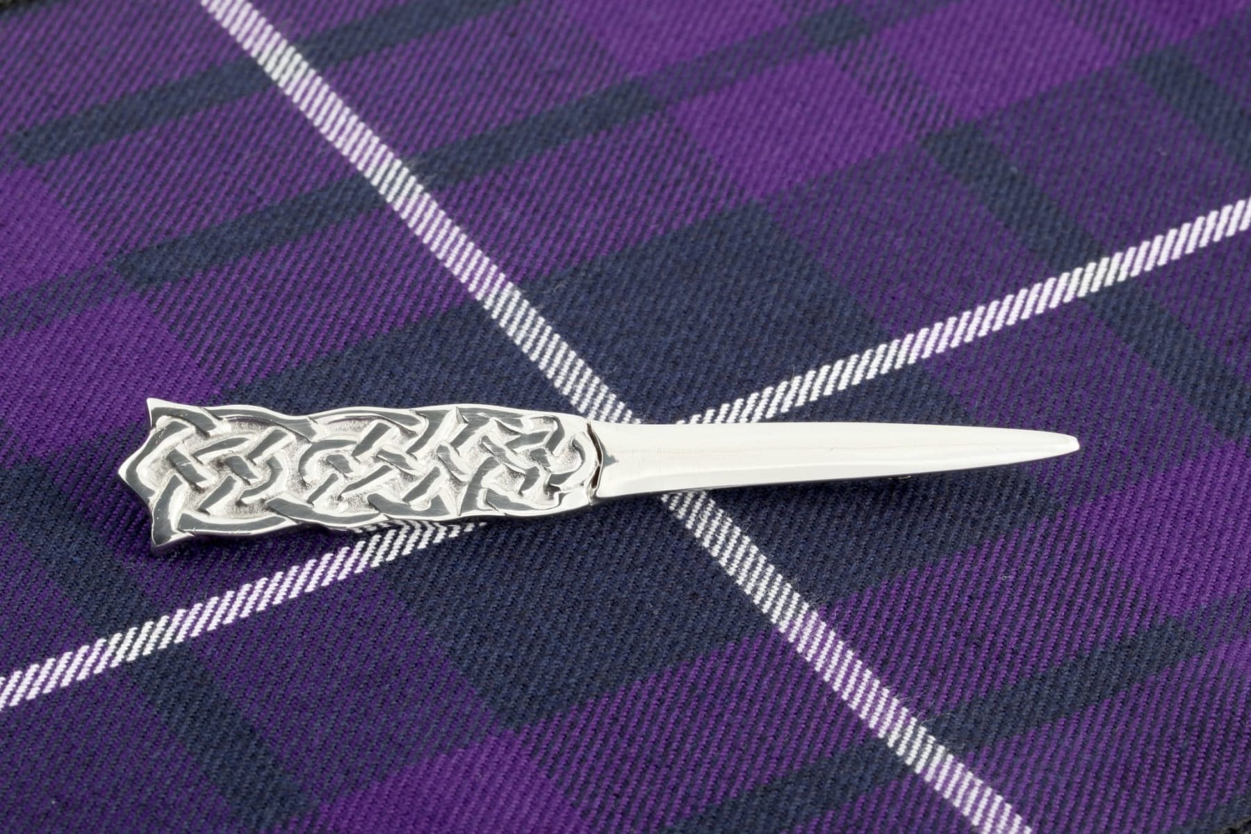 celtic interlace weave polished pewter kiltpin 1 2