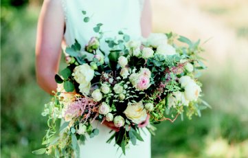 Jackie Brooks Artizan Florist Bespoke Weddings Large 2 361X230