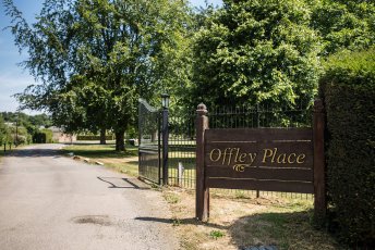 Offleyplacecountryhousehotelweddinghitchinhertfordshireweddingphotographerrafeabrookphotography 1008 344X230