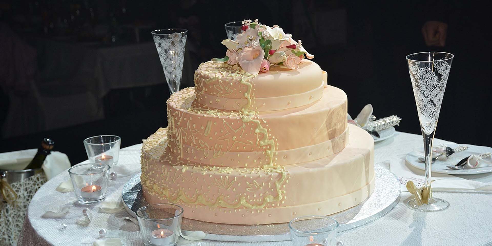 19 Delicious Wedding Cake Flavor Combinations That Your Guests Won’T Resist