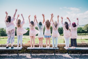 Bride Squad Sarah Glynn Photography 345X230