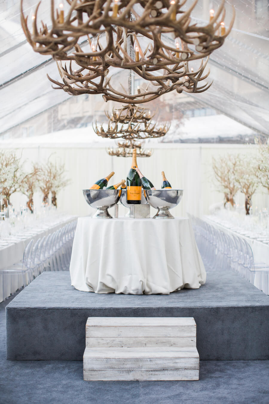 Champagne Platform At Donovan And Santinis Stylish Gay Winter Wedding Utah Image By Annie Mcelwain Photography 2 - Six Stylish Same-Sex Winter Weddings Champagne Platform At Donovan And Santinis Stylish Gay Winter Wedding Utah Image By Annie Mcelwain Photography 2 - Six Stylish Same-Sex Winter Weddings Gay Wedding Guide