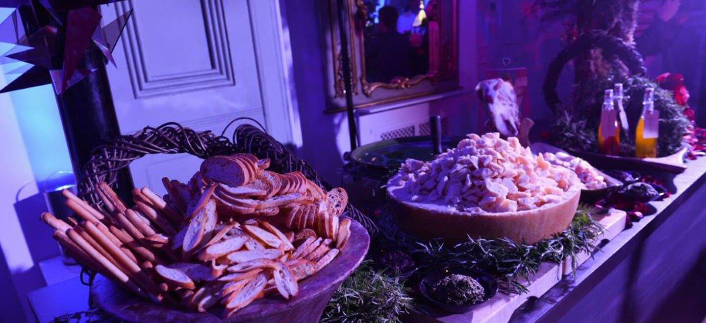 Creative Wedding Breakfast Ideas Rustic Bread Baskets Cool Wedding Food By Tlc Image By Chikophotography 2 - Food Revolution: Creative Wedding Food Ideas Creative Wedding Breakfast Ideas Rustic-Bread-Baskets-Cool-Wedding-Food-By-Tlc-Image-By-Chikophotography