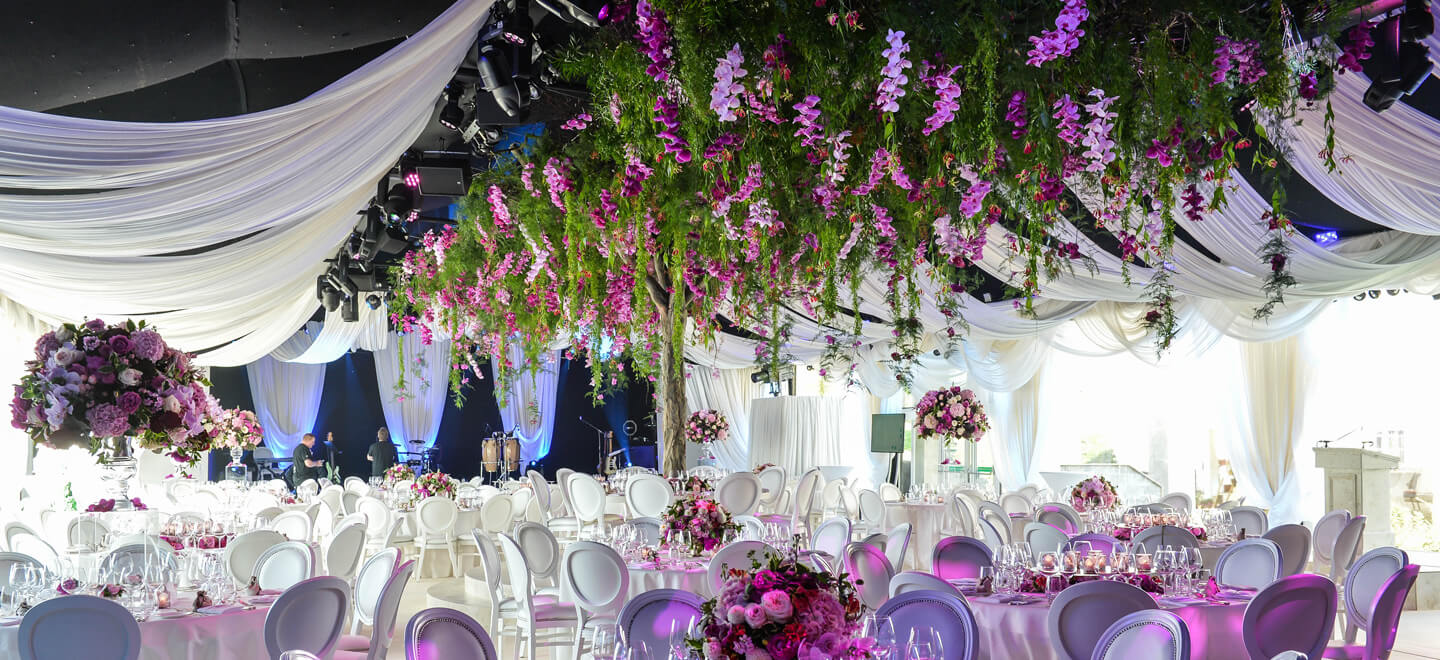 Hanging Wedding Flowers By Liz Taylor Celebrity Wedding Planner Featured On The Gay Wedding Guide 1 2 - Flower Power: Why Statement Flowers Are The Latest Must Have Hanging-Wedding-Flowers-By-Liz-Taylor-Celebrity-Wedding-Planner-Featured-On-The-Gay-Wedding-Guide-1