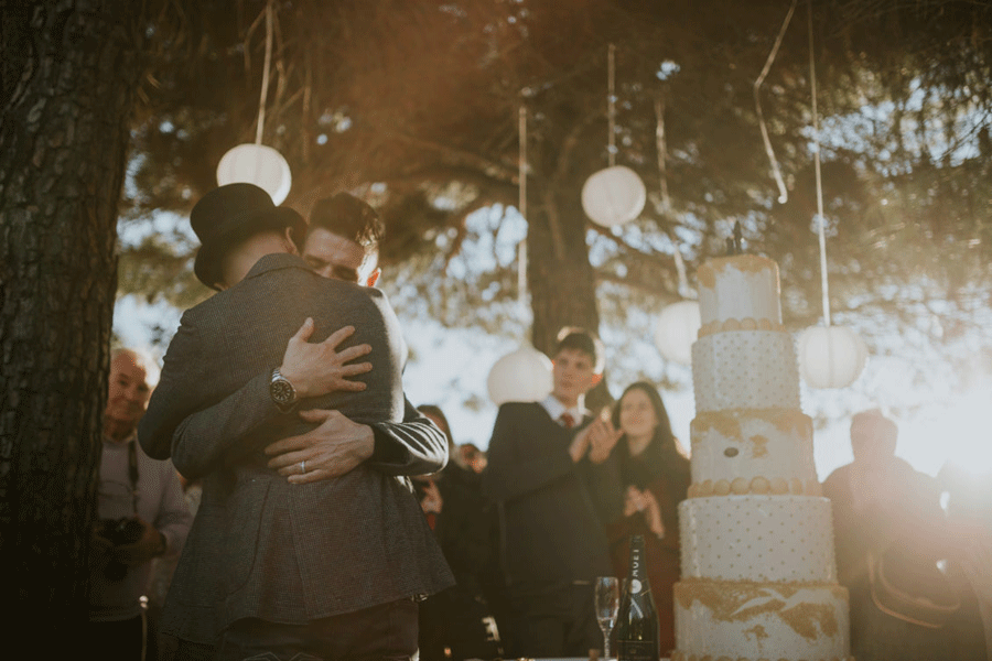 Lucio And Chris Cake 2 At Gay Winter Wedding Aisle Image By Alberto Alessandra Via The Gay Wedding Guide 2 - Six Stylish Same-Sex Winter Weddings Lucio And Chris Cake 2 At Gay Winter Wedding Aisle Image By Alberto Alessandra Via The Gay Wedding Guide 2 - Six Stylish Same-Sex Winter Weddings Gay Wedding Guide