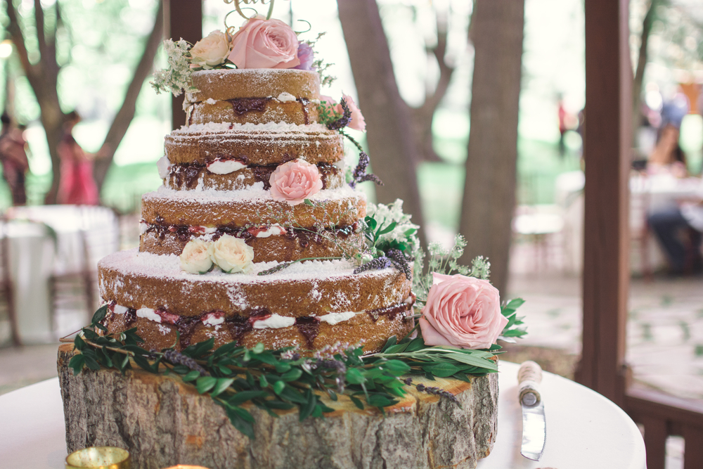 Rustic Wedding Cake On Cake Stand 1 2 - Wedding Cake Trends For 2021 Rustic Wedding Cake And Cake Stand