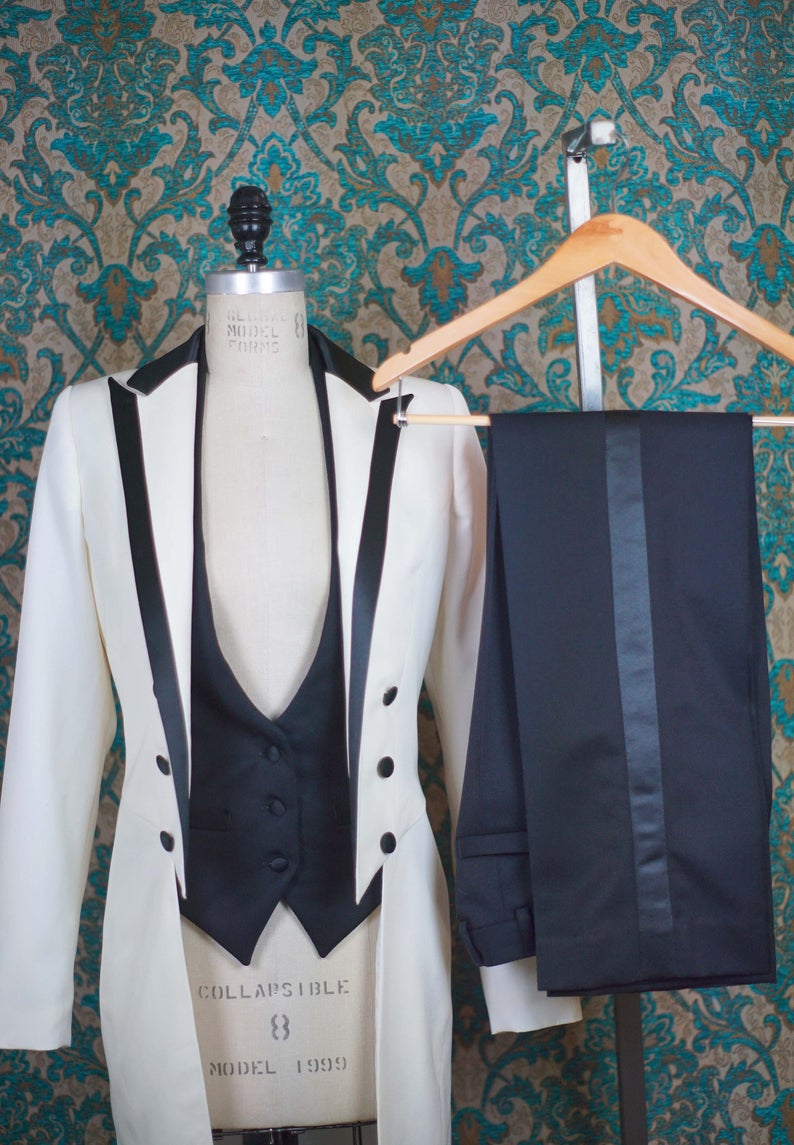 A Well Tailored Full Lesbian Wedding Suit 2 - 30 Amazing Lesbian Wedding Suits To Look Stunning On Your Big Day A Well Tailored Full Lesbian Wedding Suit 2 - 30 Amazing Lesbian Wedding Suits To Look Stunning On Your Big Day Gay Wedding Guide