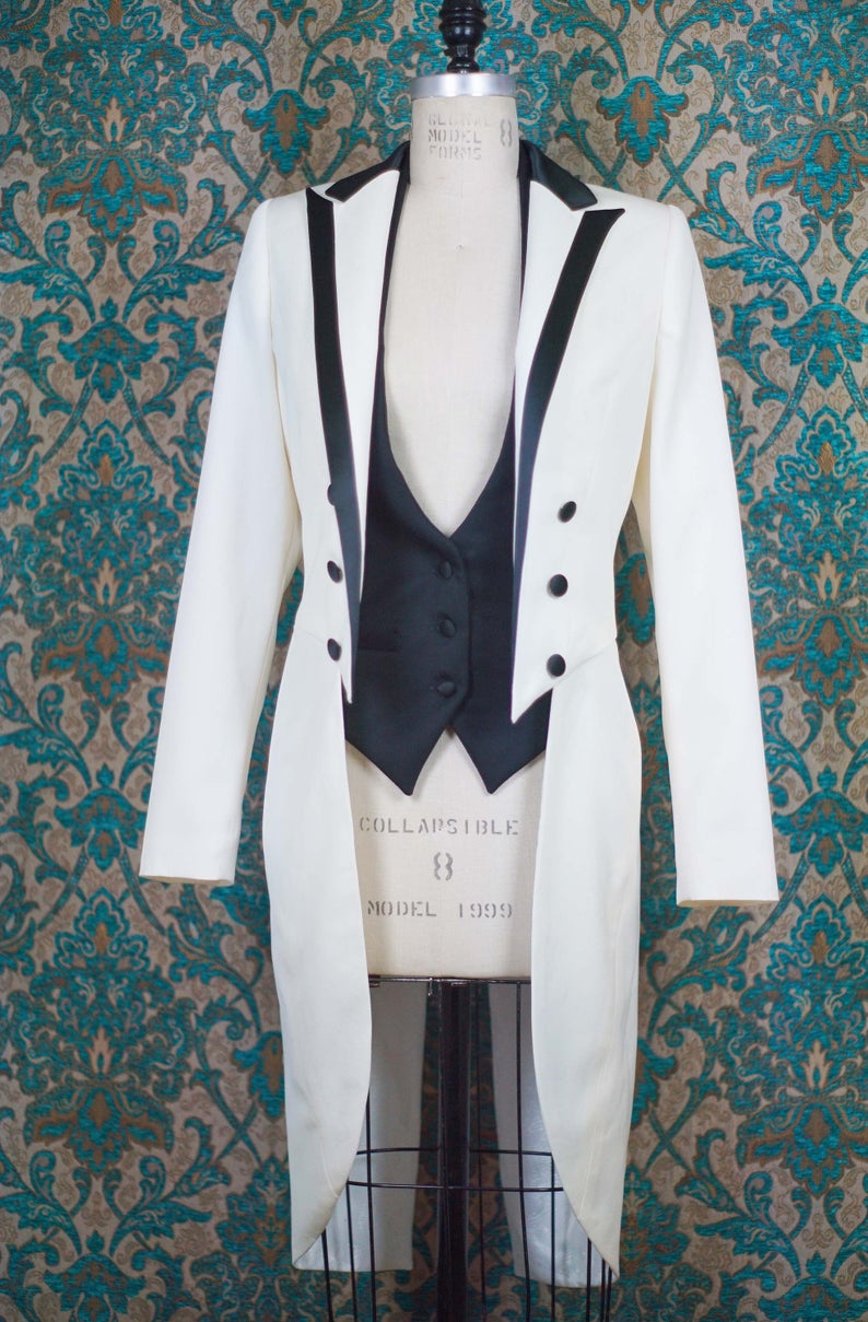 A Well Tailored Lesbian Wedding Suit Only 2 - 30 Amazing Lesbian Wedding Suits To Look Stunning On Your Big Day A Well Tailored Lesbian Wedding Suit Only 2 - 30 Amazing Lesbian Wedding Suits To Look Stunning On Your Big Day Gay Wedding Guide