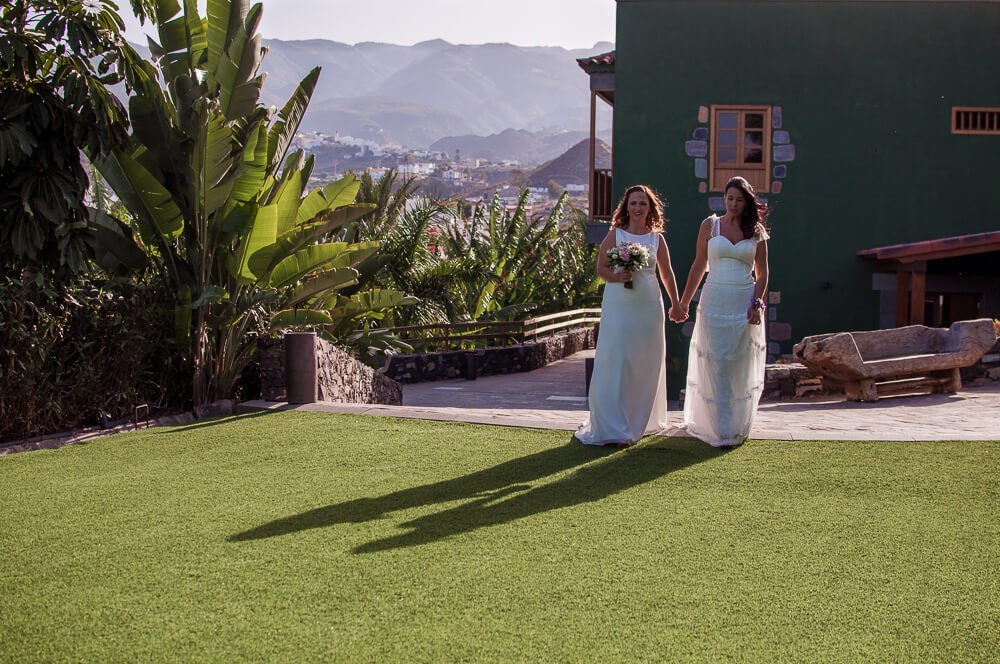 Aislse Walking Styled Lesbian Wedding Elopment Of Fatima And Rebeca Hug Image Via The Gay Wedding Guide Image Fotografiando La Vida 2 - A Spanish Elopement Aislse Walking Styled Lesbian Wedding Elopment Of Fatima And Rebeca Hug Image Via The Gay Wedding Guide Image Fotografiando La Vida 2 - A Spanish Elopement Gay Wedding Guide