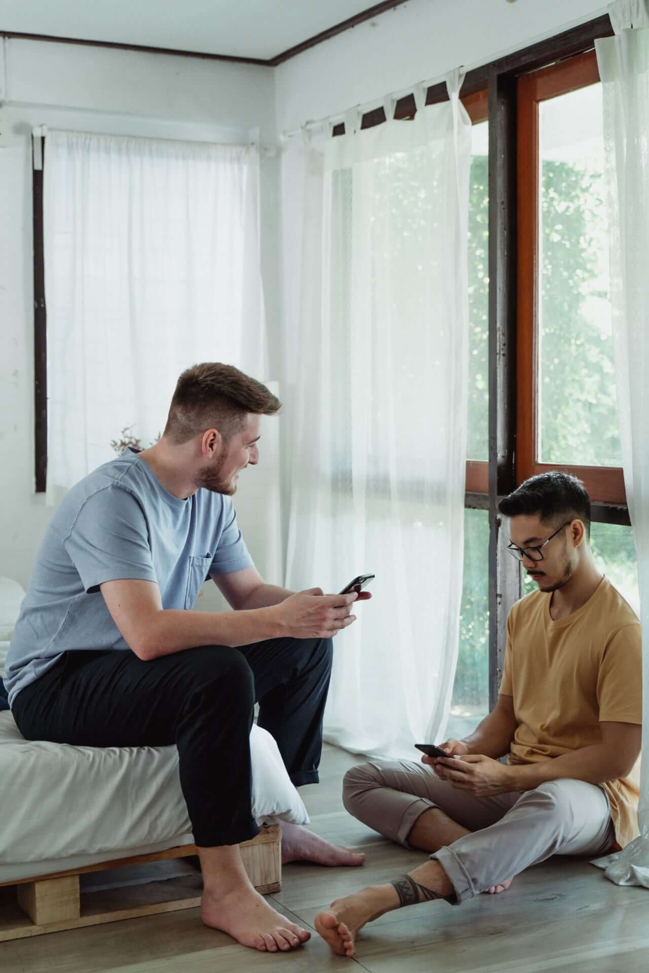 Communication Tips Men With Phones 2 - 9 Communication Strategies To Live Happily Ever After With Your Husband Communication Tips Men With Phones 2 - 9 Communication Strategies To Live Happily Ever After With Your Husband Gay Wedding Guide