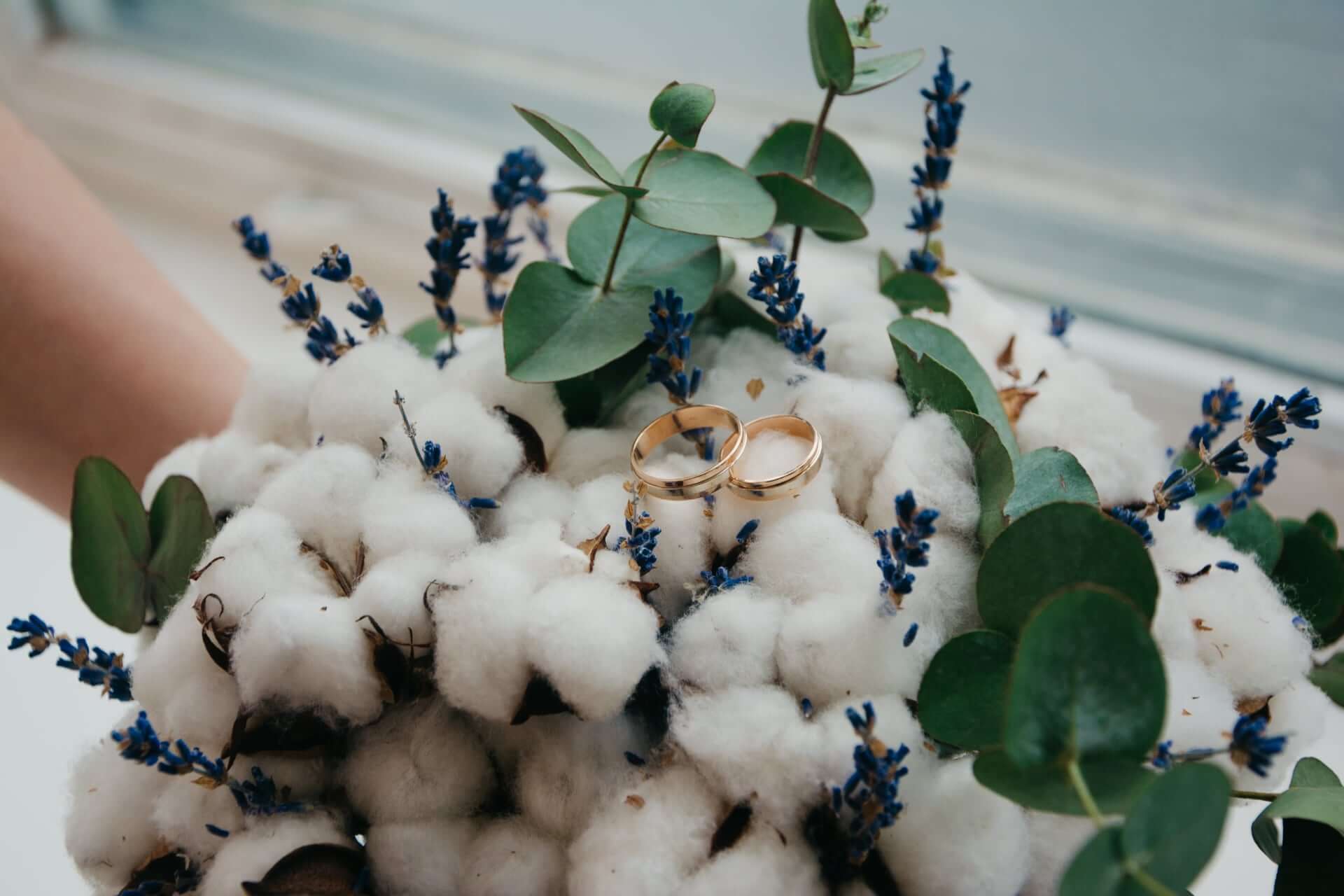 Cotton Bouquet By Irina Iriser Wop 9Ps2Rwy 2 - 23 Charming &Amp; Rare Alternative Wedding Bouquets Ideas To Quick-Start Your Creativity Cotton Bouquet By Irina Iriser Wop 9Ps2Rwy 2 - 23 Charming &Amp; Rare Alternative Wedding Bouquets Ideas To Quick-Start Your Creativity Gay Wedding Guide