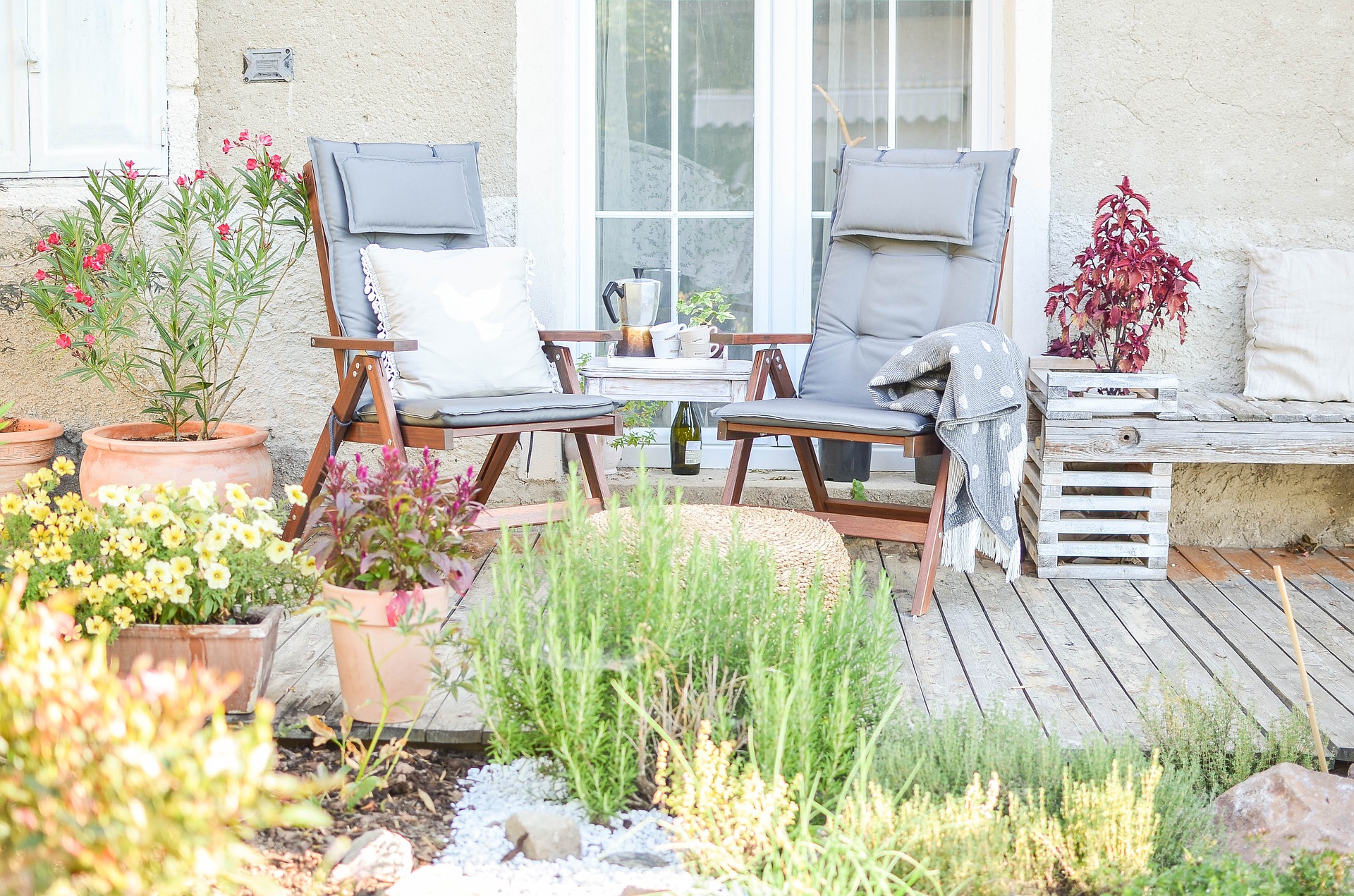 Garden Wedding Chill Out Spot 1 2 - 13+ Outside The Box Garden Wedding Ideas Garden Wedding Chill Out Spot 1 2 - 13+ Outside The Box Garden Wedding Ideas Gay Wedding Guide
