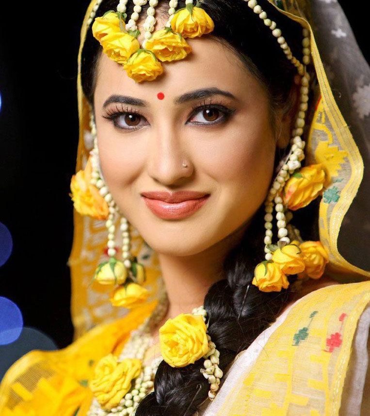 Indian Inspired Floral Jewellery 2 - Wedding Floral Trends 2018 Gay Wedding Guide