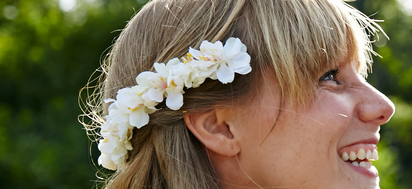 Julius Ceaser Blossom Garland By Harriet Parry Wedding Flower Trends Headpieces 2016 Via The Gay Wedding Guide 2 - Floral Dance: The Rise Of The Floral Headpiece Julius-Ceaser-Blossom-Garland-By-Harriet-Parry-Wedding-Flower-Trends-Headpieces-2016-Via-The-Gay-Wedding-Guide