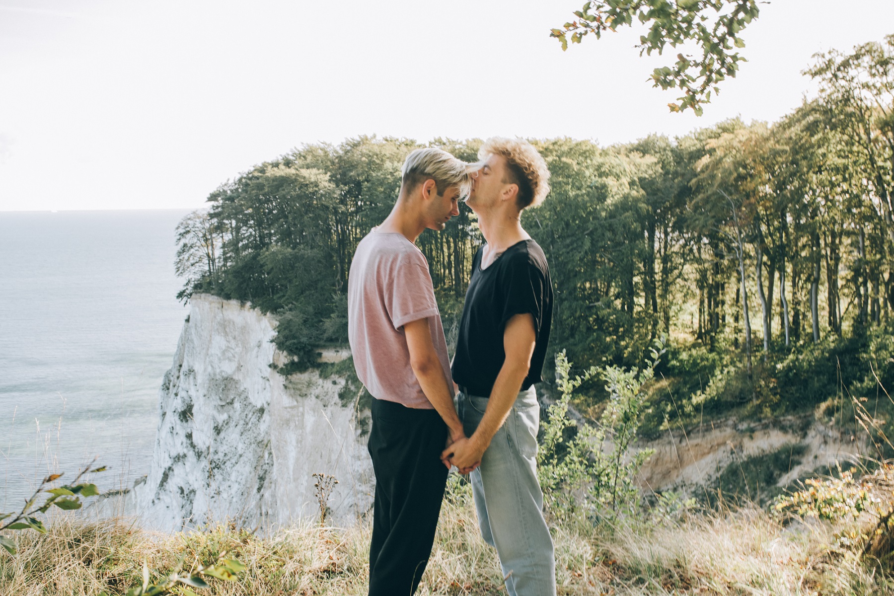 Photo Web 778 2 - From The Experts: Lgbt Weddings In Denmark A Couple Enjoy Their Wedding Photoshoot Celebrating Their Lgbt Destination Wedding On Mons Klint Overlooking The Sea.