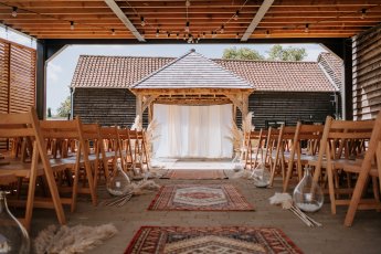 Rikkytahnthecanaryshedweddinglexflemingphoto0202 345X230