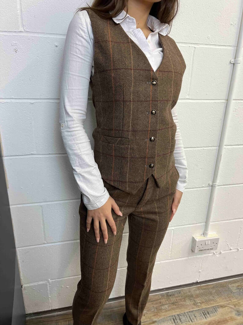 Female Brown With Red 3 Piece Tweed Suit 1 2 Lesbian Wedding Suit - 30 Amazing Lesbian Wedding Suits To Look Stunning On Your Big Day Female Brown With Red 3 Piece Tweed Suit 1 2 Lesbian Wedding Suit - 30 Amazing Lesbian Wedding Suits To Look Stunning On Your Big Day Gay Wedding Guide
