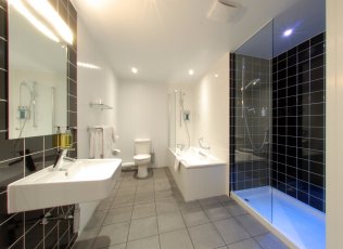 Suite Bathroom