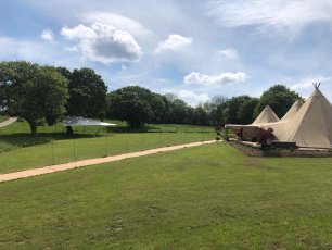 Tipis 306X230