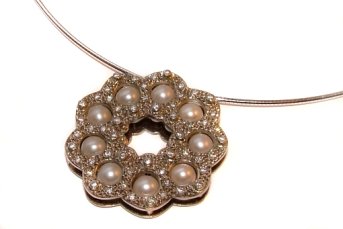 Bespoke Jewellery Costume Necklace Diamonds Pearls White Gold 343X229