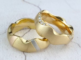 Hand Carved Wedding Rings 306X229