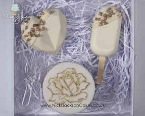 White Choc Gold Cupcake And Cakecicles 287X230
