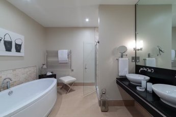 33. Bowood Hotel Spa Golf Resort 1 345X230
