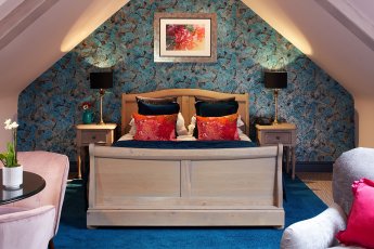 Honeymoon Suite 345X230