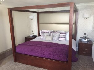 Honeymoon Suite Super Kingsize Bed 306X230