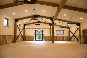 Valleyside Barn Main Doors Inside R 345X229