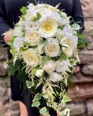 White Teardrop Bouquet 184X229