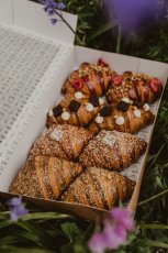 May Croissant Box 10 153X230