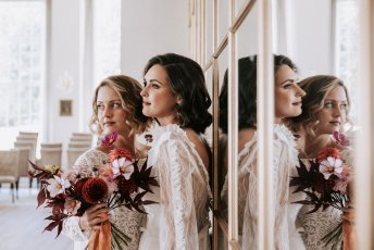 Posieandplumestyledshoot Nickisheaphotography 226 344X230
