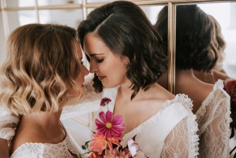 Posieandplumestyledshoot Nickisheaphotography 229 344X230