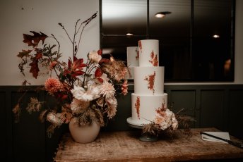 Gara Rock Wedding Cake 344X230