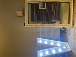 Selfie Mirror And V 306X230