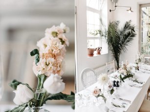 Chic London Wedding Bourne And Hollingsworth 0132 307X230