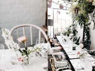 Chic London Wedding Bourne And Hollingsworth 0134 307X230