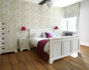 Room 5 293X230