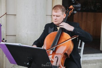 Mq Cellist