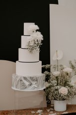 Monochrome Marble Wedding Cake 153X229