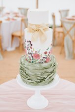 Spring Flowers Wedding Cake 153X229