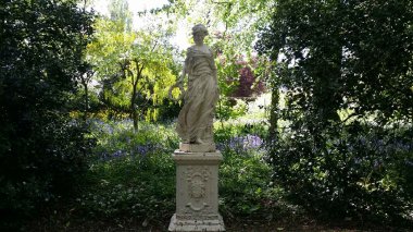 Statue 380X213