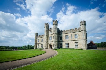 Castle Lawns 347X230