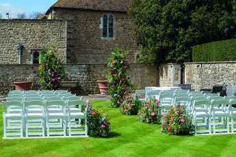 Leeds Castle Outdoor Ceremony 345X230