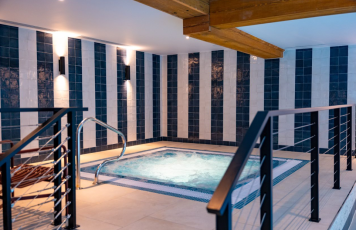 Hot Tub  356X230