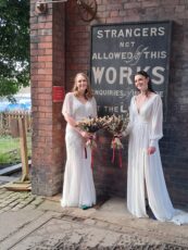 Brides Outside 173X230