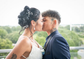 Couple Shots Doodleshots 585 - Holiday Inn Southend Couple Shots Doodleshots 585 325X230